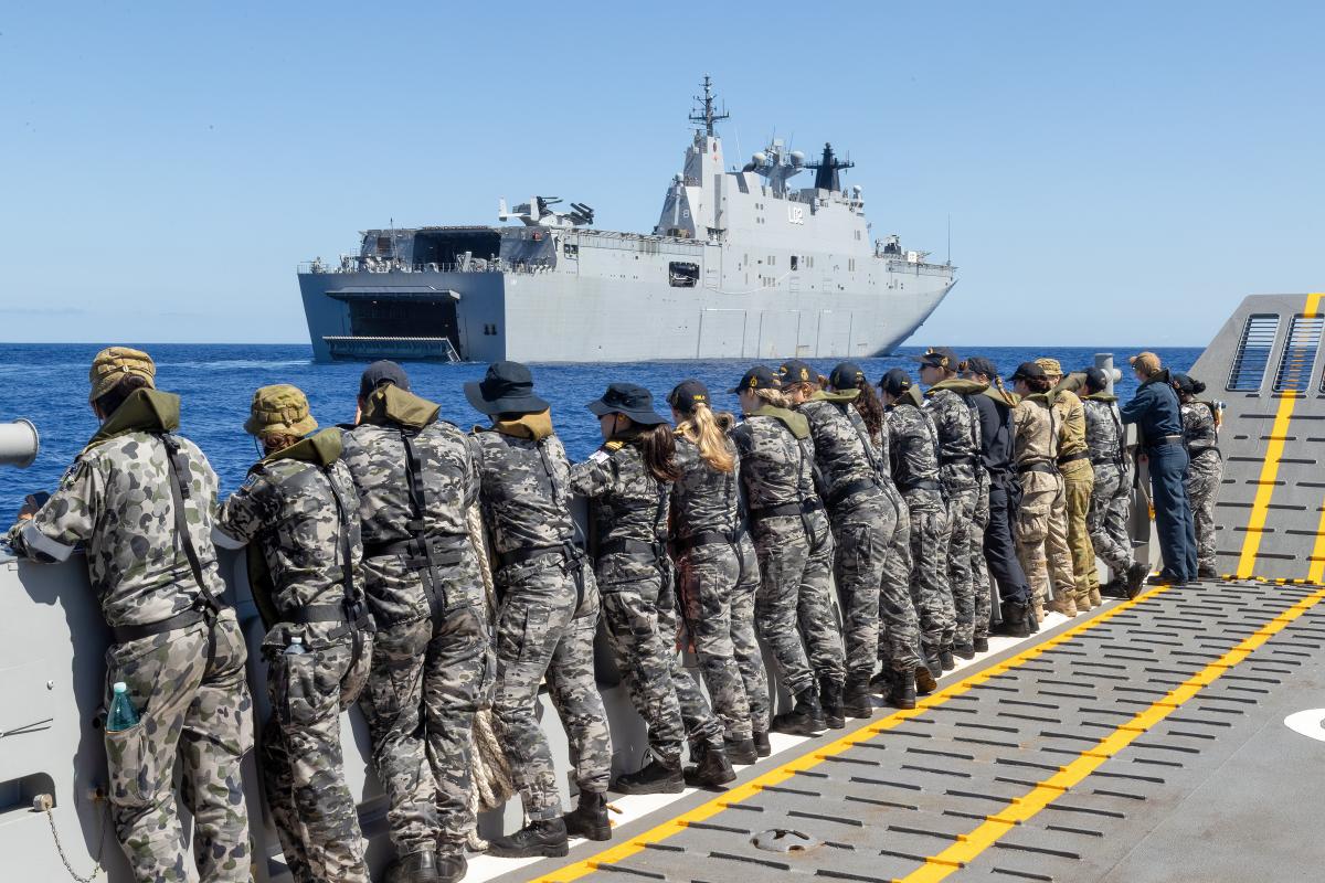 Canberra’s crew get acquainted with landing craft - CONTACT magazine