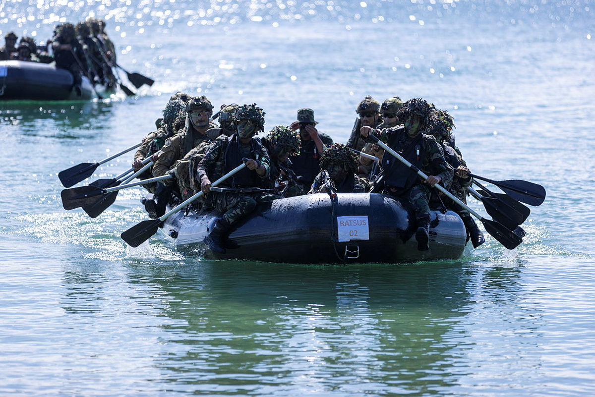 Australian, Indonesian troops hit beach in combined raid - CONTACT magazine