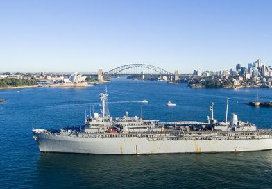 US submarine tender visits Sydney