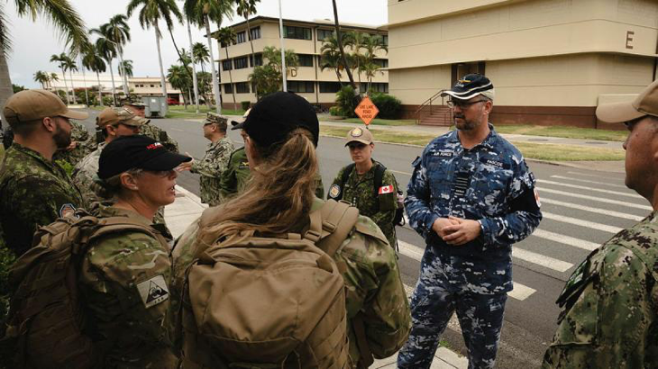 RAAF Group Captain Glenn Pascoe, Surgeon to the Combined Forces Air Component Command at Joint Base Pearl Harbor-Hickam Hawaii for Exercise RIMPAC, speaks with medical team members. Story by Lieutenant Carolyn Martin. Photo by Corporal Adam Abela.