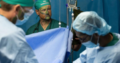 Army anaesthetist Major Timothy Charles from the 2nd Health Brigade participates in a simulated mass-casualty scenario in the surgical bay at the Role 2 Basic medical treatment facility during Exercise Predator's Run at the Bradshaw Field Training Area. Story and photo by Sergeant Matthew Bickerton.