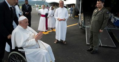 Air Force Squadron Leader Jacob Ralph, of 37 Squadron, waits to meet Pope Francis prior to boarding a C-130J in Vanimo, Papua New Guinea. Story by Tastri Murdoch.