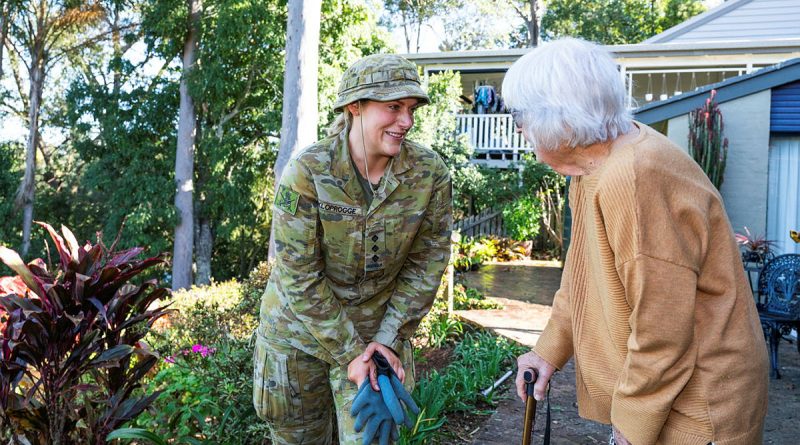 Army officer Captain Rachael Kloprogge greets Legacy widow and former signaller Shirley Ross during a Legacy Brisbane Backyard Assist at Mrs Ross’ home in Chapel Hill, Brisbane. Story by Major Evita Ryan. Photos by Lance Corporal Luke Donegan.