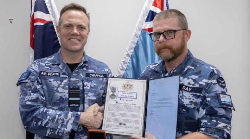 Flight Sergeant Barry Day from Heavy Air Lift Systems Program Office is presented his fifth clasp to his long service medal by Chief of Air Force Air Marshal Stephen Chappell. Story by Flight Lieutenant Nicole Thomson-Pride. Photo by Aircraftman Campbell Latch.