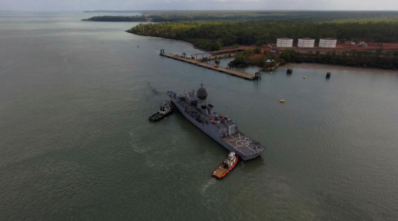 HMAS Warramunga arrives at Port Melville, Melville Island, Northern Territory, where the Expeditionary Logistics Team – Maritime provided food and fuel to the ship before returning to the sea phase of Exercise Kakadu. Story by Lieutenant Gary McHugh. Photo by Warrant Officer Shane Cameron.