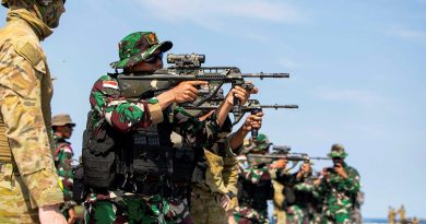 Australian Army soldiers from the 1st Battalion, the Royal Australian Regiment, and Indonesian Armed Forces personnel conduct live-fire serials as part of Exercise Keris Woomera on HMAS Adelaide. Story by Lieutenant Commander Gary McHugh. Photo by Corporal Janet Pan.