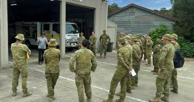 State Emergency Services brief Australian Army soldiers of 144th Signal Squadron during Exercise Mercury Scatter in Yankallila, South Australia. Story by Captain Peter March. Photos by Sergeant Adam Barlow.