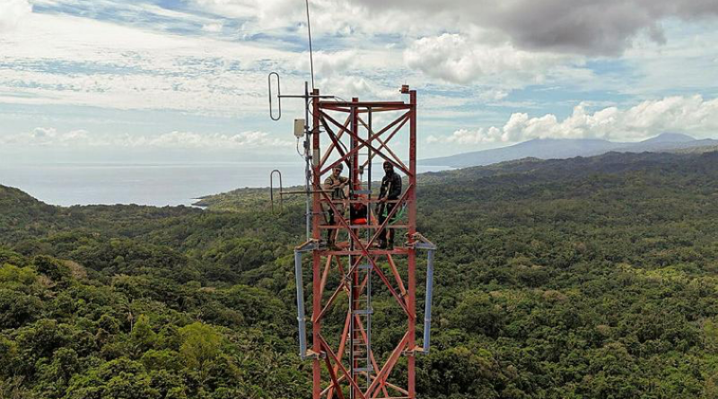 Australian Army Signaler Nicholas Lister, left, of 1 Signal Regiment, and Corporal Luke Lini, of the Vanuatu Mobile Force, conduct maintenance on Epi Tower on Epi Island. Story by Corporal Jacob Joseph.