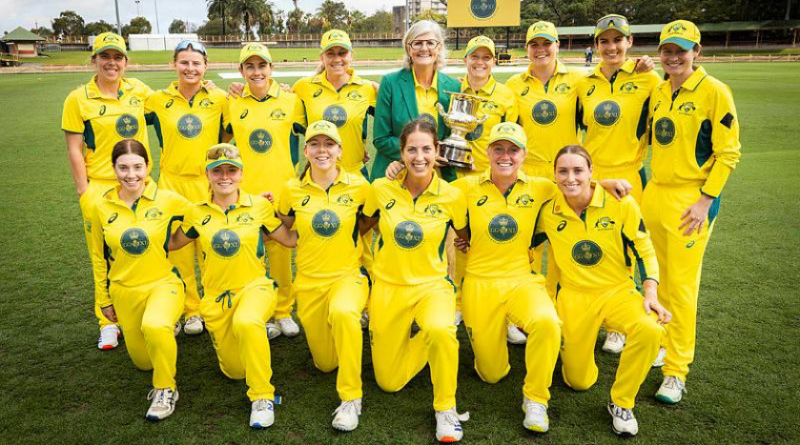 Governor-General Sam Mostyn and Leading Aircraftwoman Samantha Quadrio, bottom left, with the Australian team at the Governor-General’s XI vs England match at North Sydney Oval. Story by Flight Lieutenant Grace Casey-Maughan. Photos by Chief Petty Officer Andrew Dakin.