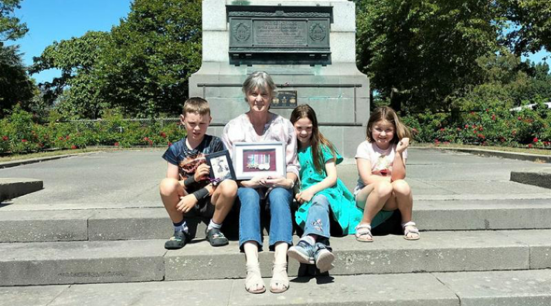 Karen Curtis and her grandchildren with the World War 2 service medals of her great uncle Sergeant William O’Shea at the Timaru War Memorial in New Zealand, after the medals were returned by Chaplain Haydn Lea. Story by Corporal Jacob Joseph.