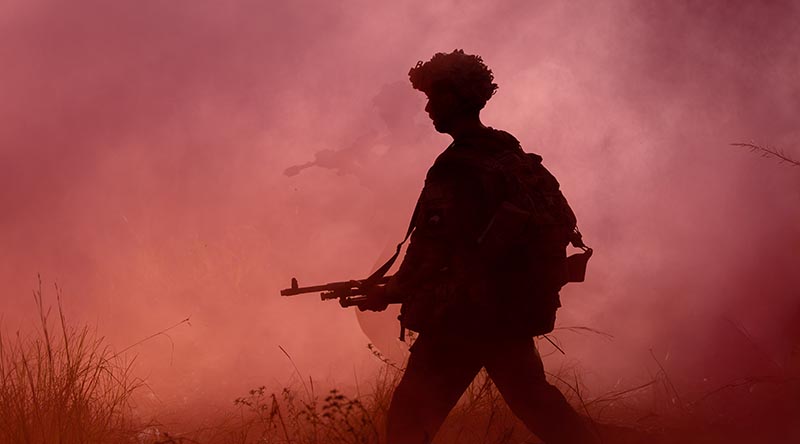 An infantry soldier from the 1st Battalion, Royal New Zealand Infantry Regiment advances during an assault on Exercise Talisman Sabre 2025. Photo by Leading Seaman Susan Mossop.