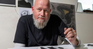 Chief Petty Officer Pete Morrison works on his art. Story by Flight Lieutenant Thomas McCoy. Photo by Private Alex Brown.