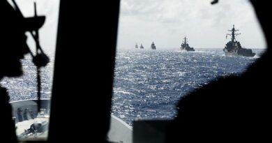 Exercise Pacific Dragon officer of the watch manoeuvres off the coast of Hawaii, with ships that include Spain’s ESPS Álvaro de Bazán, Japan's JS Kongo, Chile's CNS Almirante Cochrane, United States’ USS Jack H Lucas, Italy's ITN Giovanni Delle Bande Nere and Korea's ROKS Jeongjo The Great. Photo by Leading Seaman Lauren Pugsley.