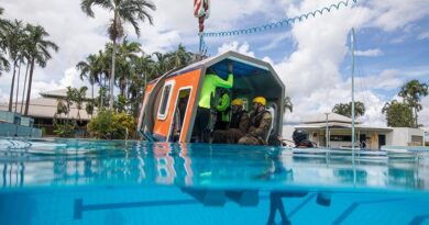 Australian Army soldiers from the 5th/7th Battalion, Royal Australian Regiment, conduct helicopter underwater escape training in a pool at Robertson Barracks, Darwin, Northern Territory. Photo by Corporal Michael Currie.
