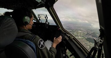 Flight Lieutenant Alisha Follington gets ready to land a C-17A Globemaster III at Tribhuvan International Airport, Kathmandu, Nepal. Photo by Petty Officer Jarrod Mulvihill.