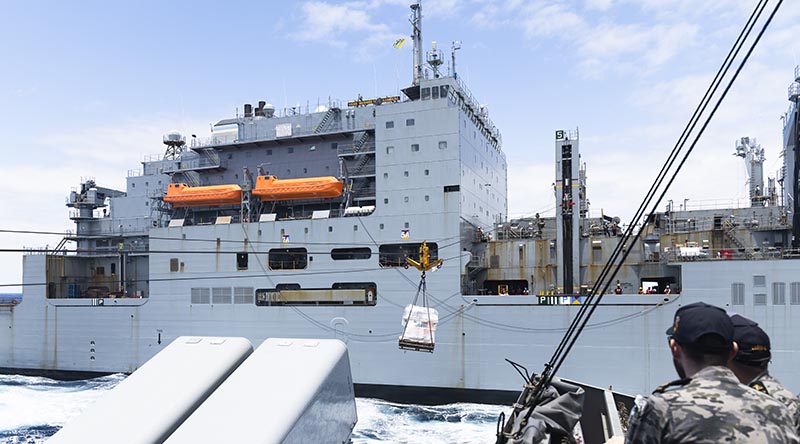 USNS Washington Chambers conducts a heavy jackstay replenishment at sea (stores) with HMAS Sydney (V) in the Pacific Ocean, off the coast of Hawaii, USA. Photo by Leading Seaman Lauren Pugsley.