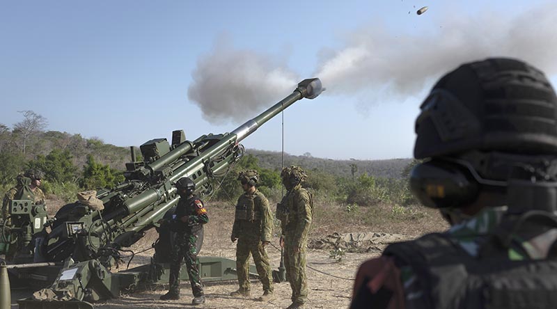 An Indonesian Armed Forces soldier fires an Australian M777 howitzer during Exercise Keris Woomera 26 in East Java, Indonesia. Photo by Private Shaun Jukes.
